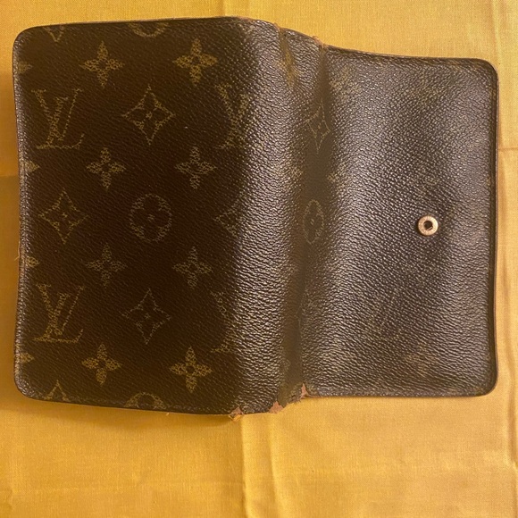 Louis Vuitton Authentic Project Wallet - Picture 6 of 10